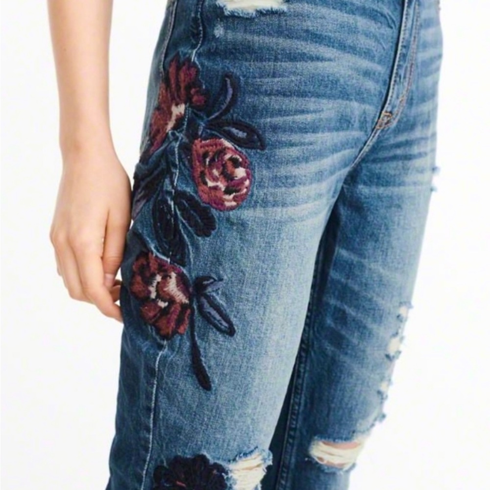 Abercrombie & Fitch Distressed Annie Jeans